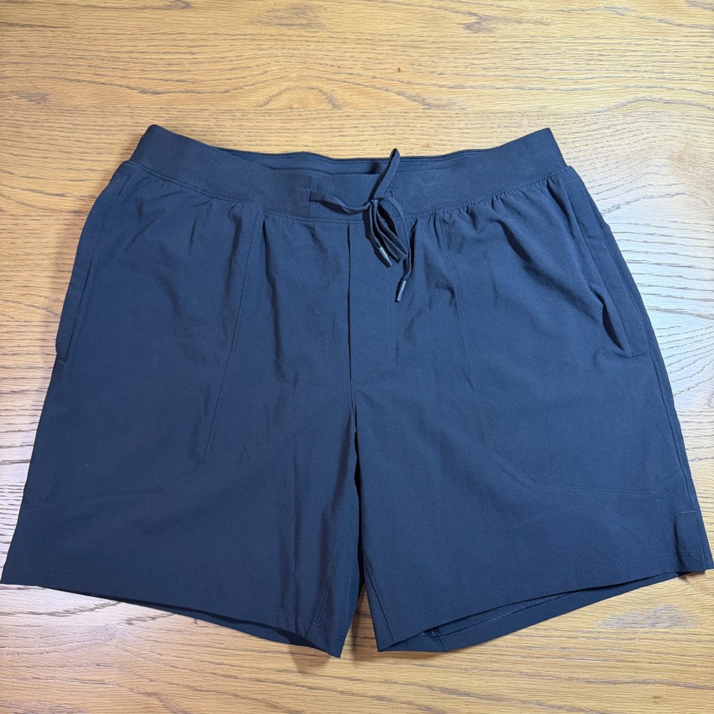 Lululemon License to Train Lined Short 7" Mens Large Black Training Running